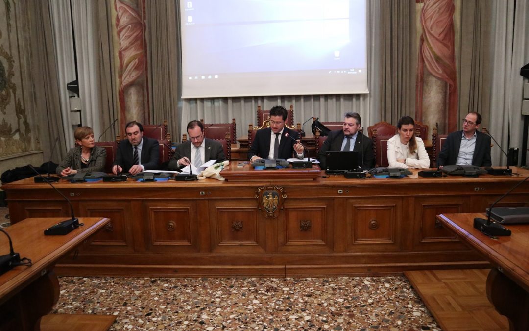 I sindics de ACLiF a triplichin i sfuarçs par une RAI plui furlane. Prontadis trê letaris pe Regjon, pe emitent e pe Presidence dal Consei dai Ministris. Vie pe assemblee dal organisim, pandudis anticipazions impuartantis su la gnove convenzion pes trasmissions in lenghe furlane.